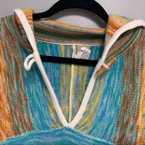 Vintage 1970s women’s Hooded  Flare Sleeve sweater - Picture 5 of 10